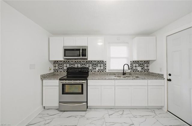 23 Emmons PL, Portsmouth, VA 23702