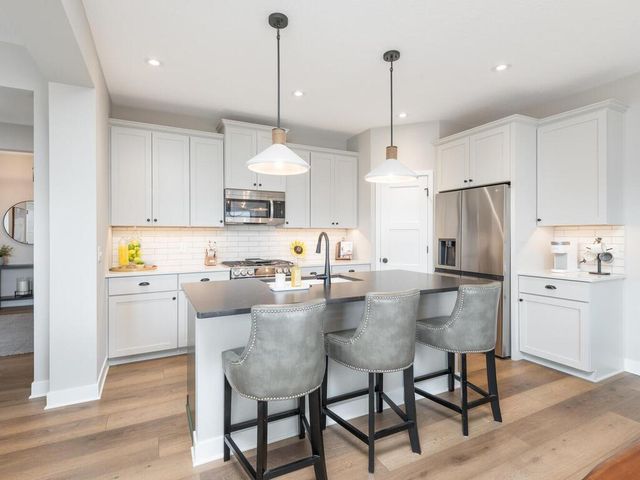 10060 Highpoint Drive, Victoria, MN 55318