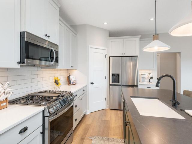 10060 Highpoint Drive, Victoria, MN 55318