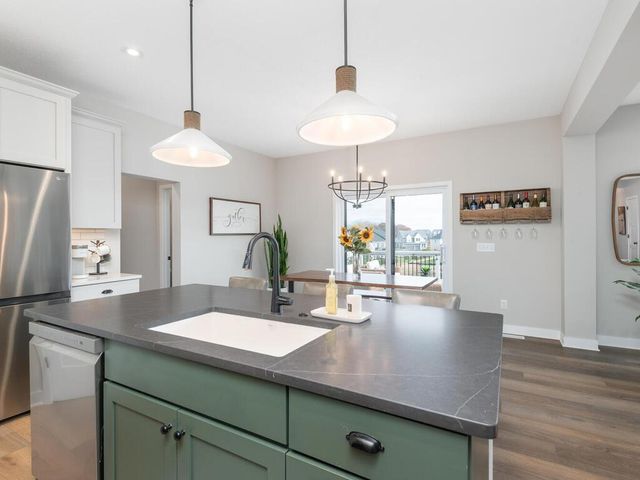 10060 Highpoint Drive, Victoria, MN 55318