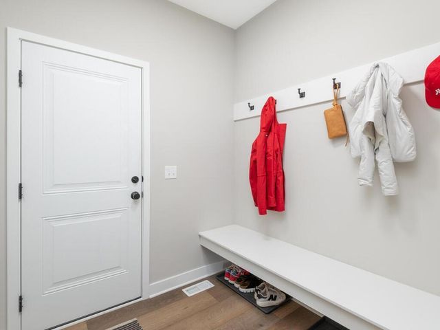 10060 Highpoint Drive, Victoria, MN 55318