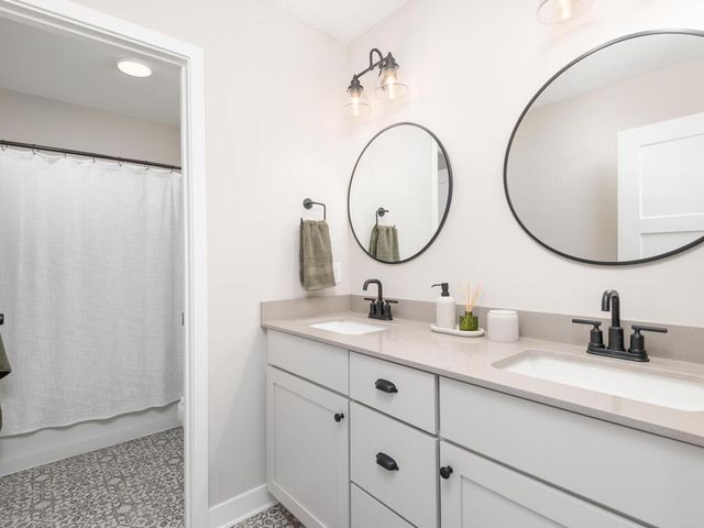 10060 Highpoint Drive, Victoria, MN 55318