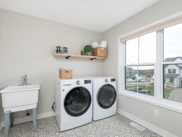 10060 Highpoint Drive, Victoria, MN 55318