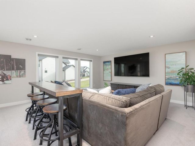 10060 Highpoint Drive, Victoria, MN 55318