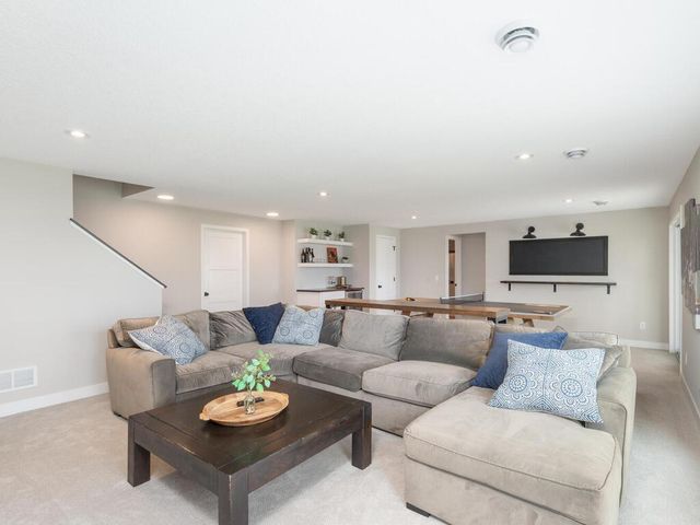 10060 Highpoint Drive, Victoria, MN 55318