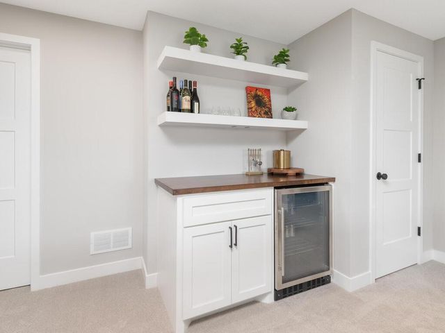 10060 Highpoint Drive, Victoria, MN 55318