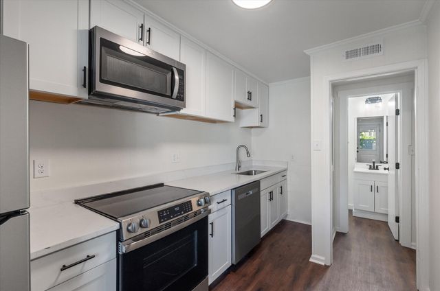 12 Grove Street, Charleston, SC 29403