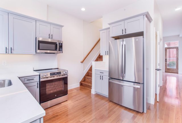 11 E 9th Street, Covington, KY 41011