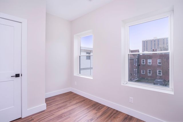 11 E 9th Street, Covington, KY 41011