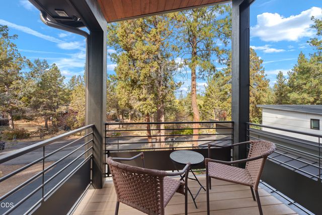 61552 Oakwood Place 1 & 2, Bend, OR 97702