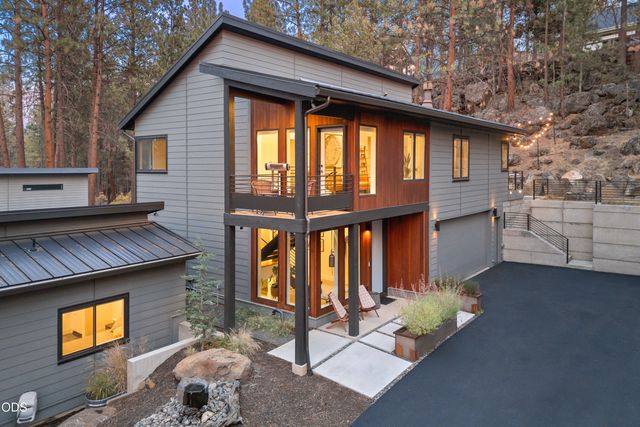 61552 Oakwood Place 1 & 2, Bend, OR 97702