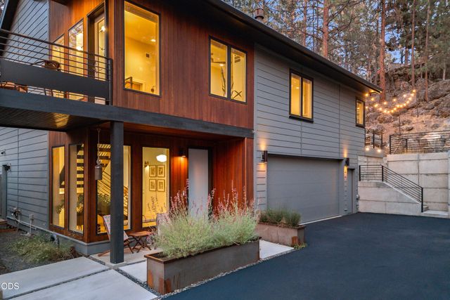 61552 Oakwood Place 1 & 2, Bend, OR 97702