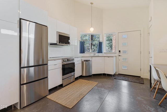 61552 Oakwood Place 1 & 2, Bend, OR 97702