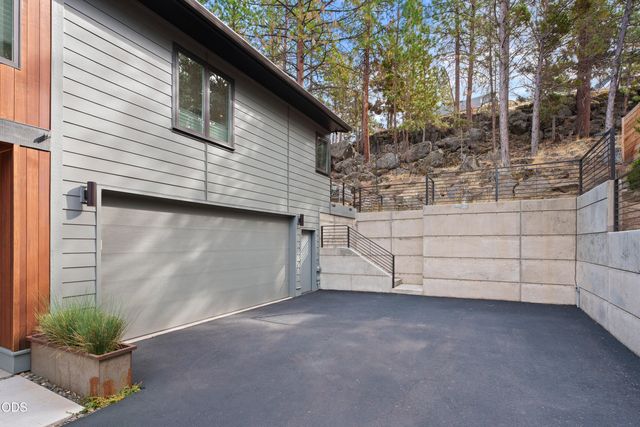 61552 Oakwood Place 1 & 2, Bend, OR 97702