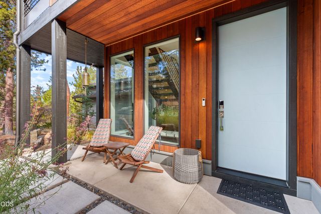 61552 Oakwood Place 1 & 2, Bend, OR 97702