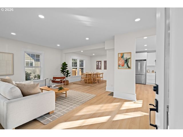 2136 N WEBSTER St, Portland, OR 97217