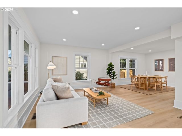 2136 N WEBSTER St, Portland, OR 97217