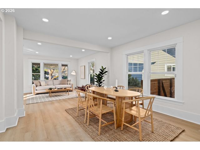 2136 N WEBSTER St, Portland, OR 97217