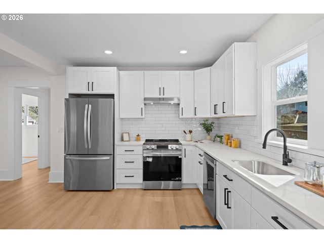 2136 N WEBSTER St, Portland, OR 97217