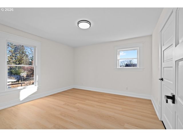 2136 N WEBSTER St, Portland, OR 97217