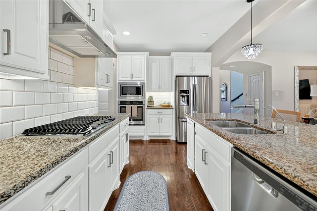 852 Countryside Way, Little Elm, TX 76227