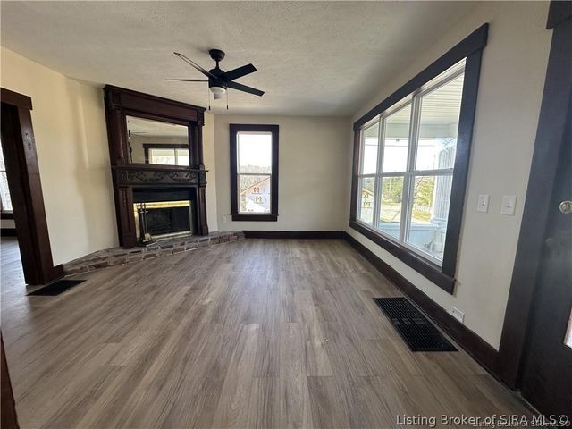 3593 Old Vincennes Road, New Albany, IN 47150