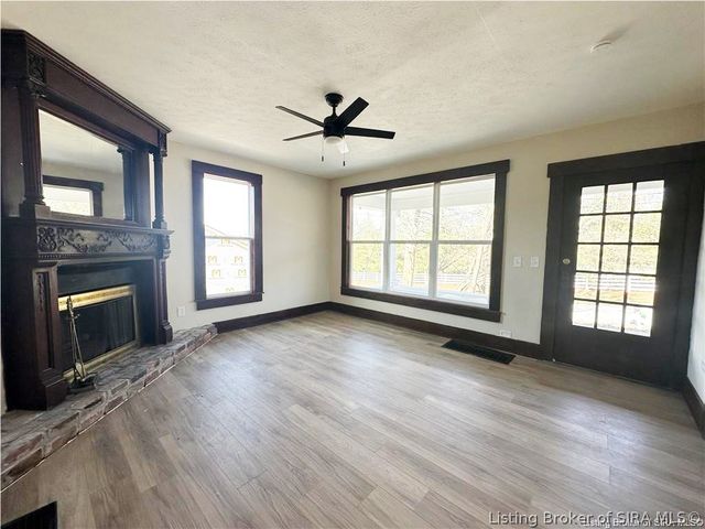 3593 Old Vincennes Road, New Albany, IN 47150