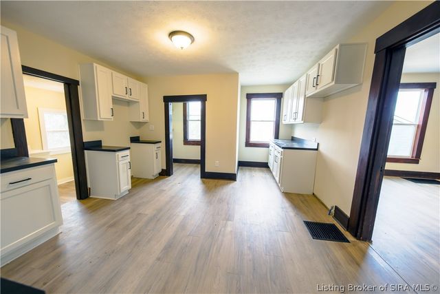 3593 Old Vincennes Road, New Albany, IN 47150