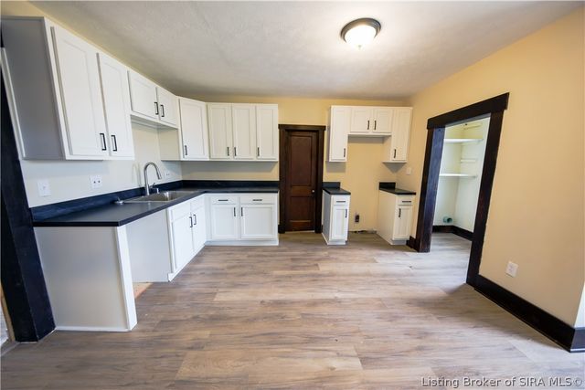 3593 Old Vincennes Road, New Albany, IN 47150