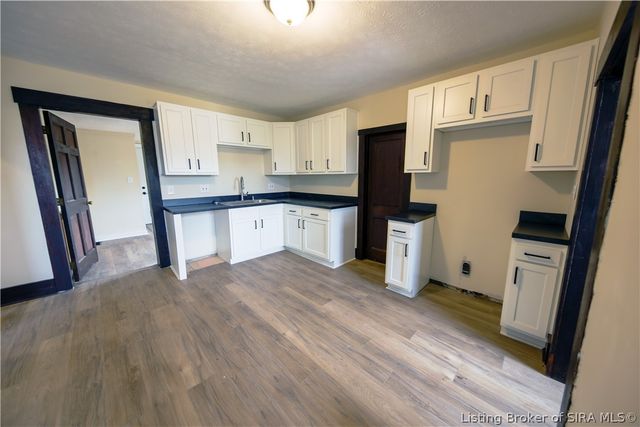 3593 Old Vincennes Road, New Albany, IN 47150