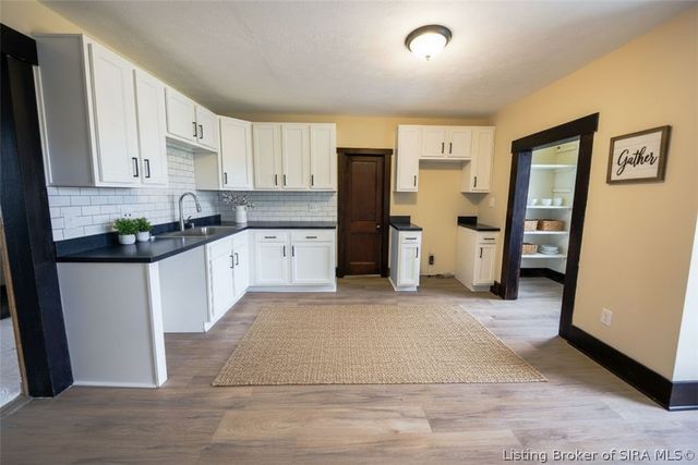 3593 Old Vincennes Road, New Albany, IN 47150