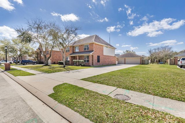 3816 Houston Lake Drive, Pearland, TX 77581