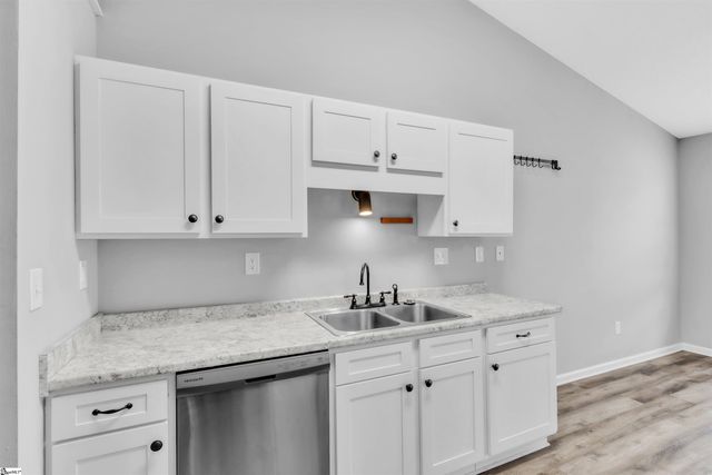 102 W Fall River Way, Simpsonville, SC 29680