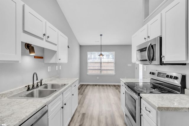 102 W Fall River Way, Simpsonville, SC 29680