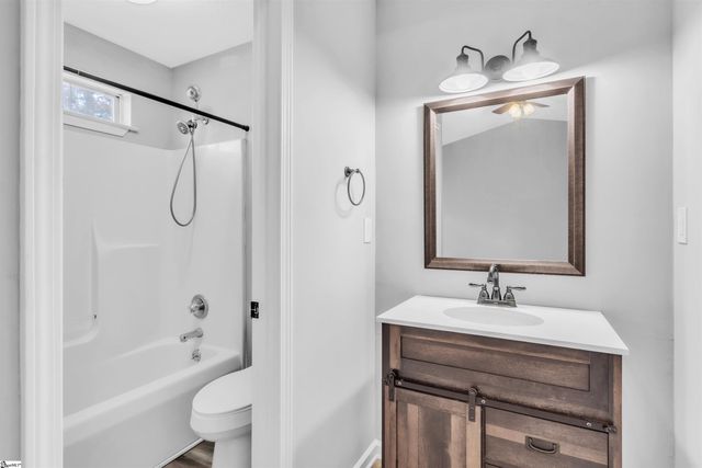 102 W Fall River Way, Simpsonville, SC 29680