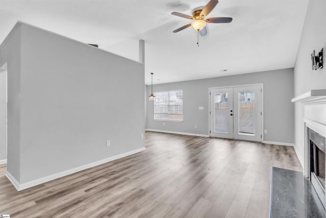 102 W Fall River Way, Simpsonville, SC 29680