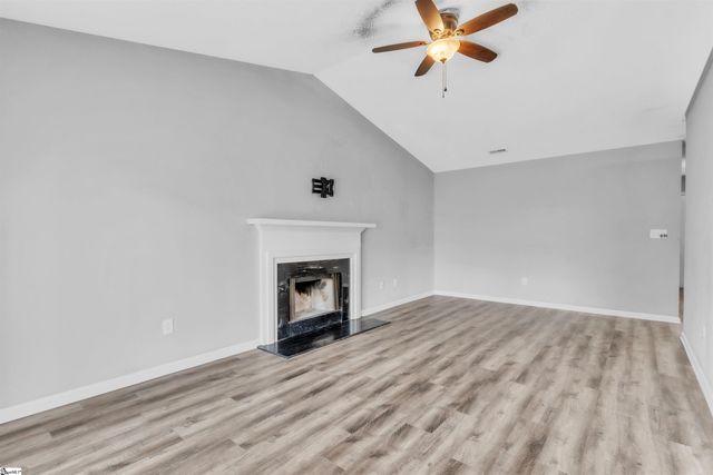 102 W Fall River Way, Simpsonville, SC 29680