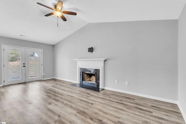 102 W Fall River Way, Simpsonville, SC 29680