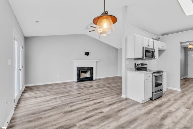 102 W Fall River Way, Simpsonville, SC 29680