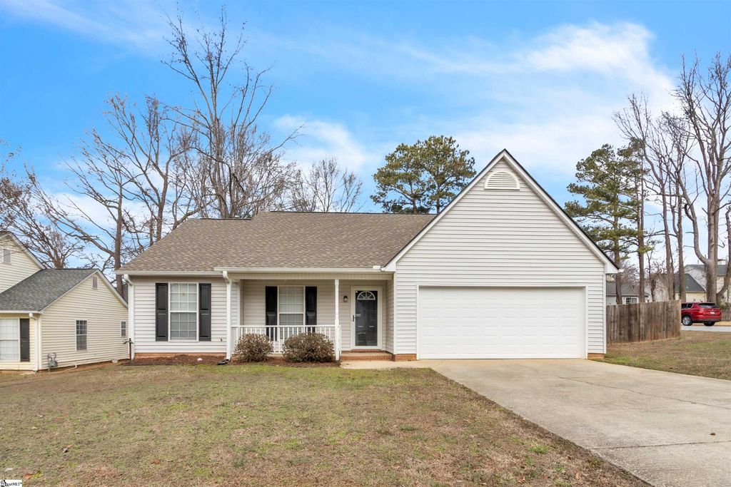 102 W Fall River Way, Simpsonville, SC 29680