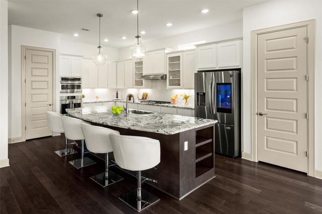 121 Starfire DR, Dripping Springs, TX 78620