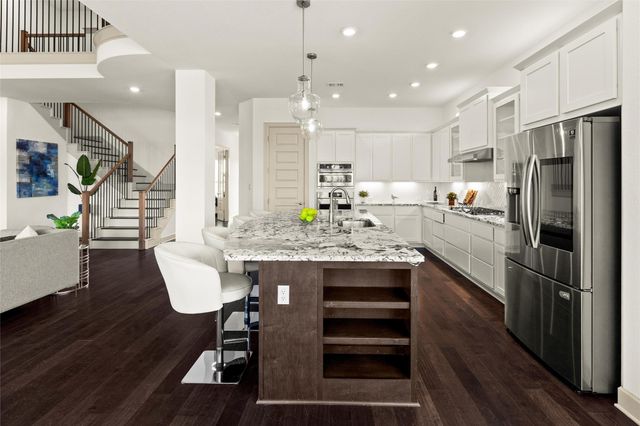 121 Starfire DR, Dripping Springs, TX 78620