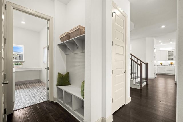 121 Starfire DR, Dripping Springs, TX 78620