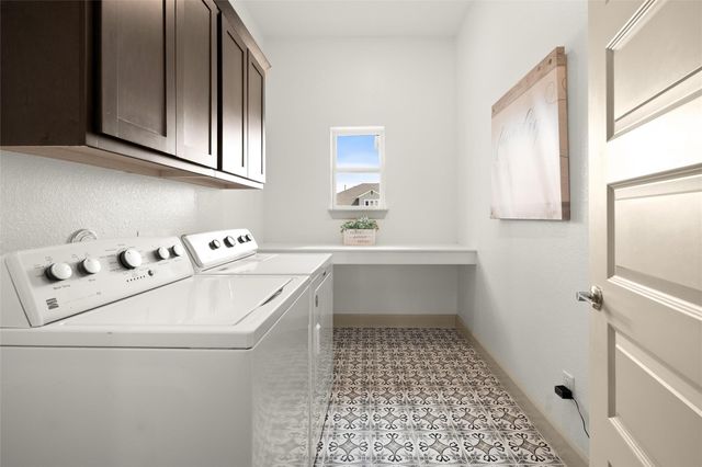 121 Starfire DR, Dripping Springs, TX 78620