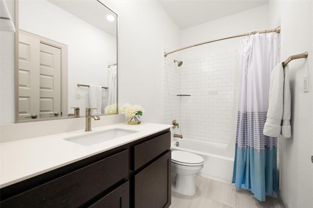 121 Starfire DR, Dripping Springs, TX 78620