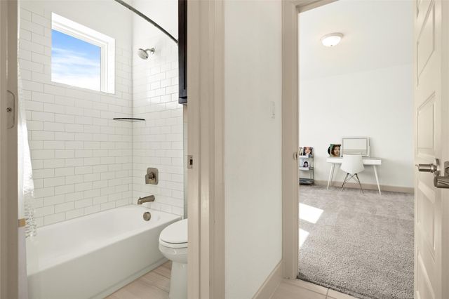 121 Starfire DR, Dripping Springs, TX 78620