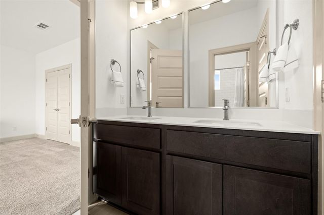 121 Starfire DR, Dripping Springs, TX 78620