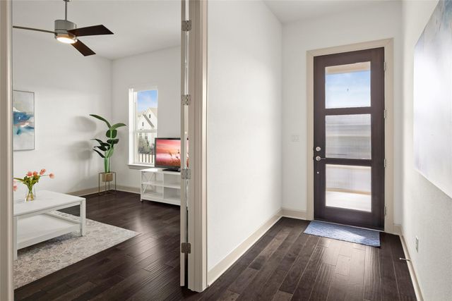 121 Starfire DR, Dripping Springs, TX 78620