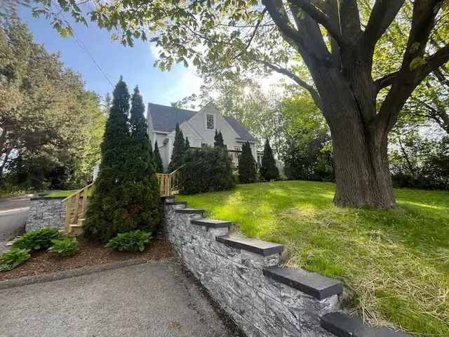 289 Malletts Bay Avenue, Winooski, VT 05404