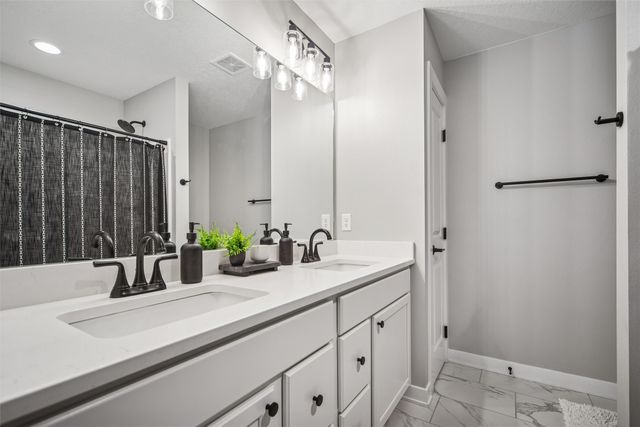 15304 Bellflower Lane, Urbandale, IA 50323